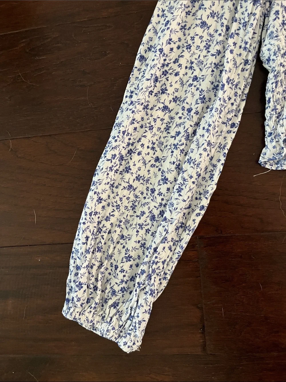 Astr Floral Long-Sleeve Smocked Crop Top in White and Blue